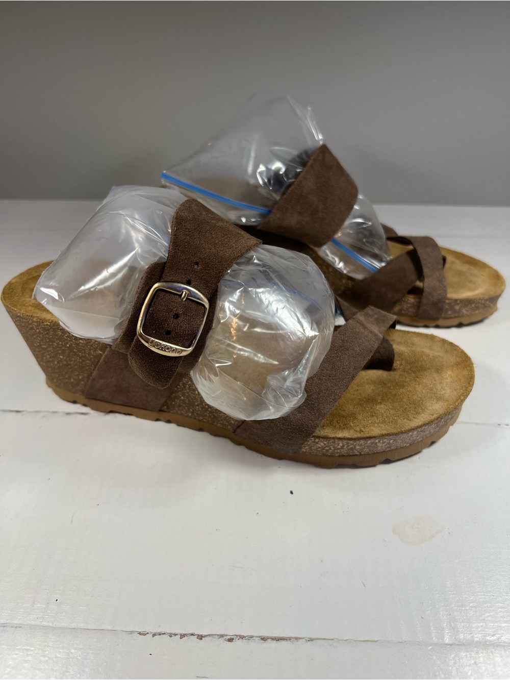 YOKONO Women's Brown Leather Buckle Cork Wedge Slip-On Sandals. Size 7.5.